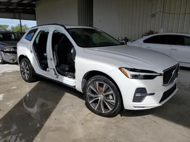 2022 Volvo XC60 B5 Momentum