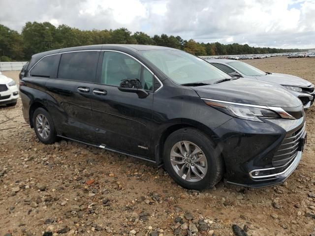 2021 Toyota Sienna XLE