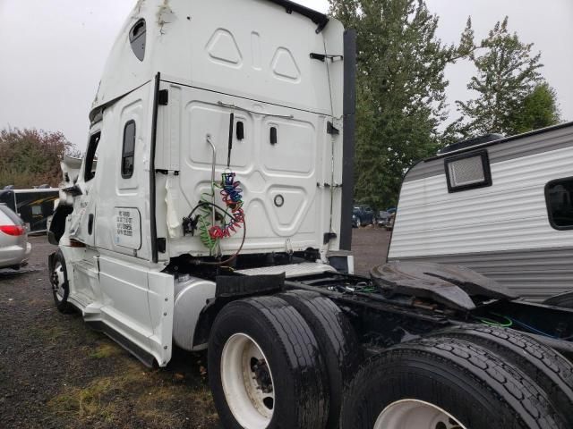 2020 Freightliner Cascadia 126