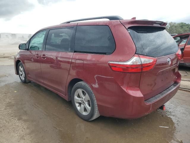 2018 Toyota Sienna LE