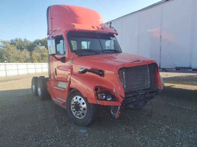 2016 Freightliner Cascadia 125