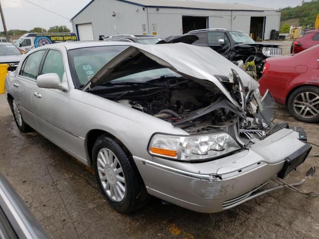 2005 Lincoln Town Car Signature Limited