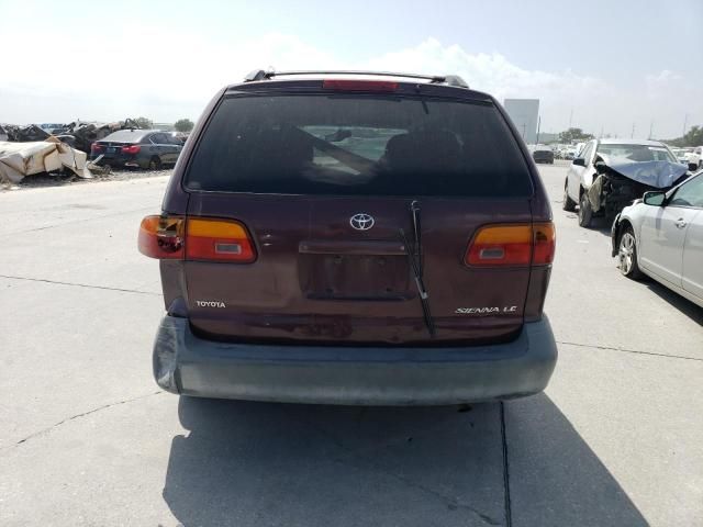 2000 Toyota Sienna LE