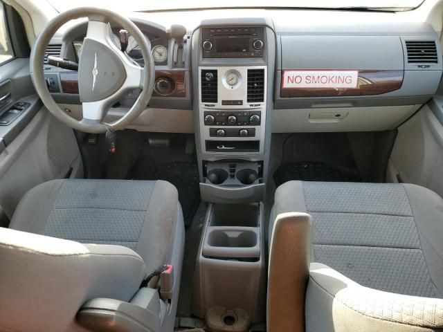 2010 Chrysler Town & Country LX