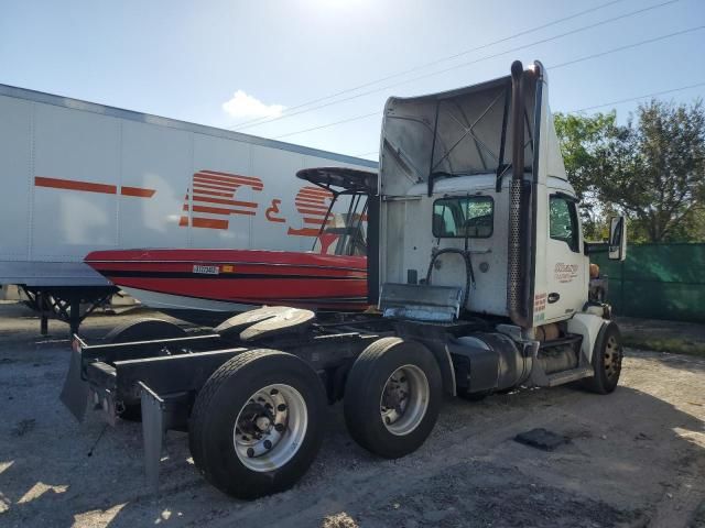 2017 Kenworth Construction T680