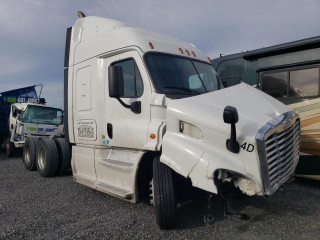 2015 Freightliner Cascadia 113