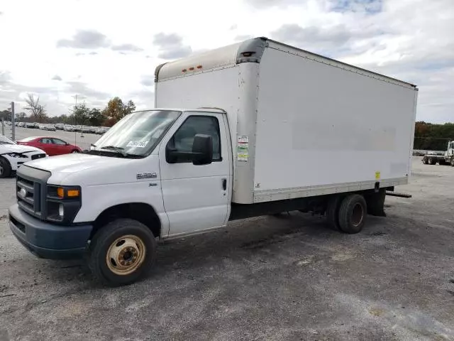 2015 Ford Econoline E350 Super Duty Cutaway Van