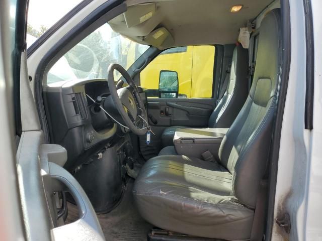 2010 GMC Savana Cutaway G3500