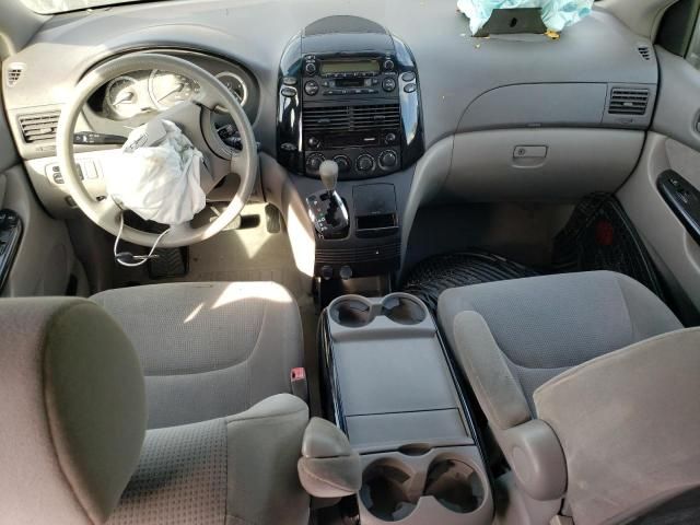 2004 Toyota Sienna CE