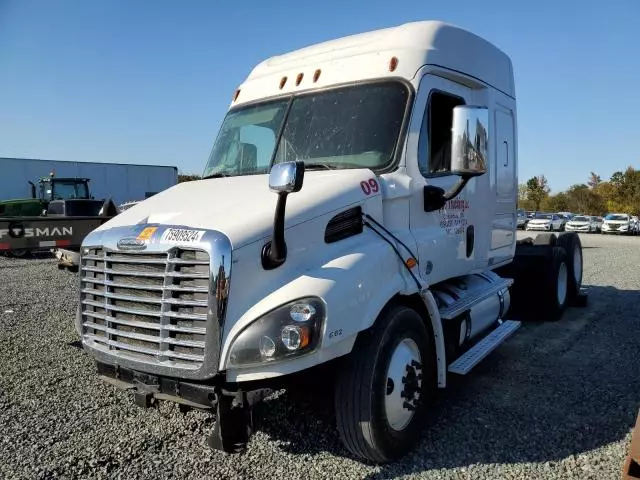 2016 Freightliner Cascadia 113