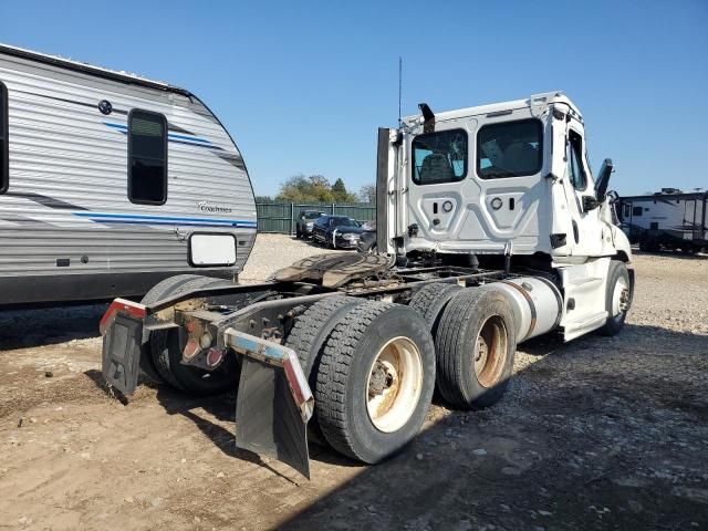 2019 Freightliner Cascadia 125