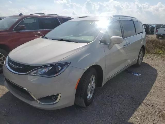 2017 Chrysler Pacifica Touring L Plus