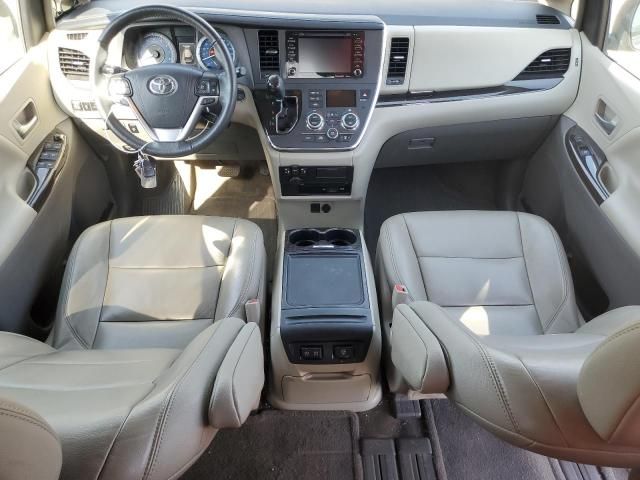 2018 Toyota Sienna XLE