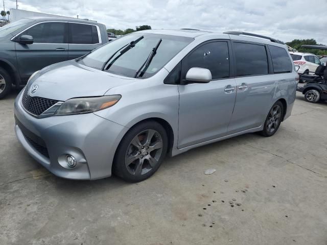 2015 Toyota Sienna Sport