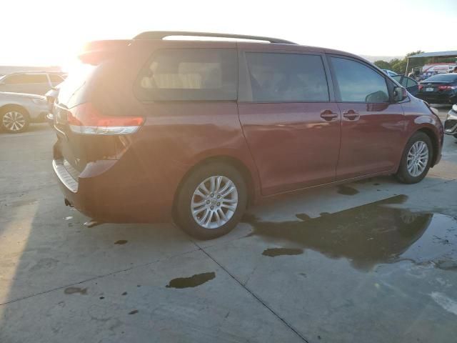 2014 Toyota Sienna XLE