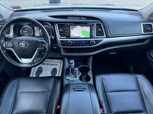 2017 Toyota Highlander SE