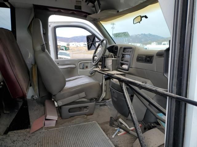 1999 GMC Savana Cutaway G3500