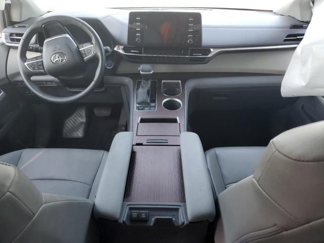 2022 Toyota Sienna XLE