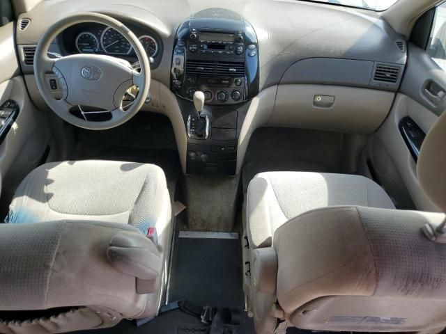 2004 Toyota Sienna CE