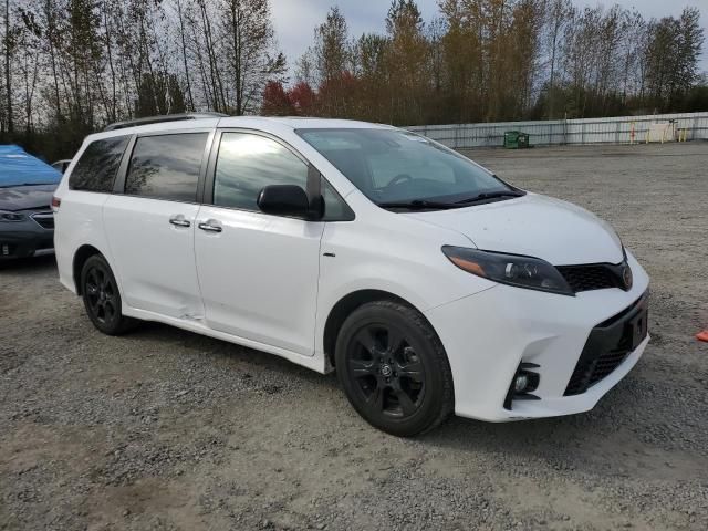 2020 Toyota Sienna SE