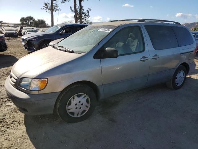 2003 Toyota Sienna LE