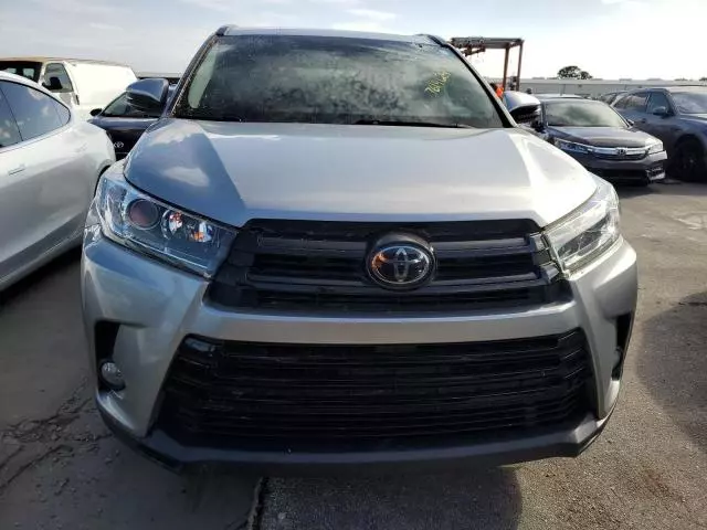 2017 Toyota Highlander SE