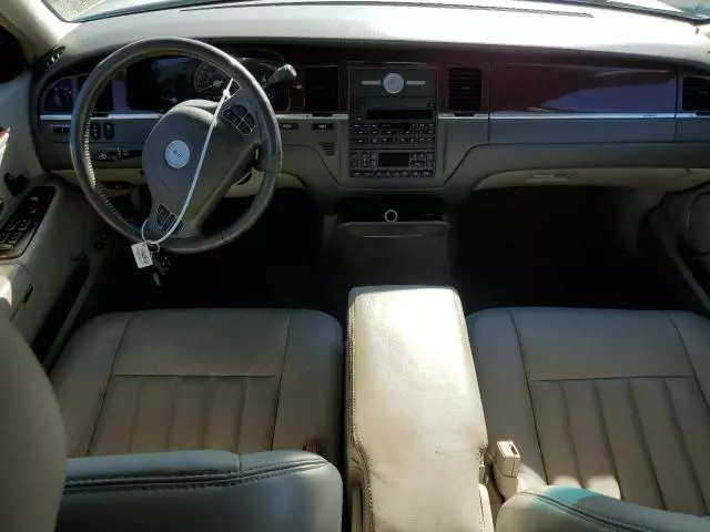 2004 Lincoln Town Car Executive