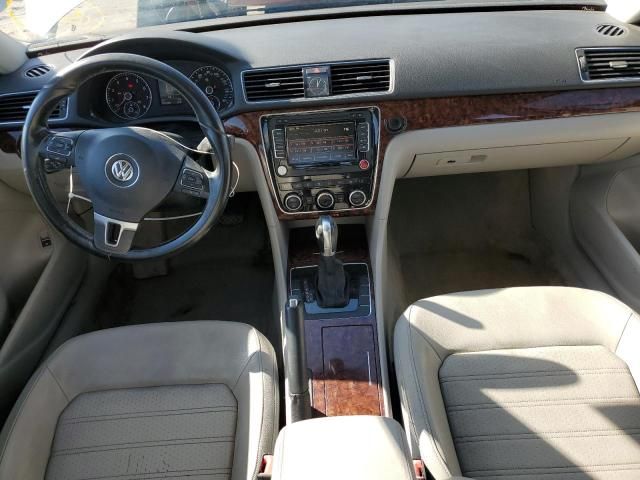 2012 Volkswagen Passat SEL