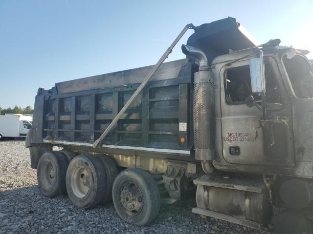 2005 Mack 700 CV700