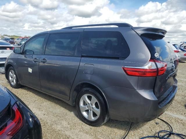 2017 Toyota Sienna LE