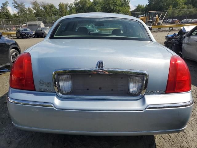 2010 Lincoln Town Car Signature Limited