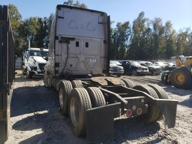 2013 Freightliner Cascadia 125