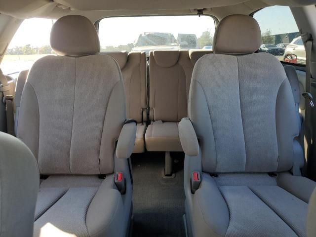 2012 KIA Sedona LX