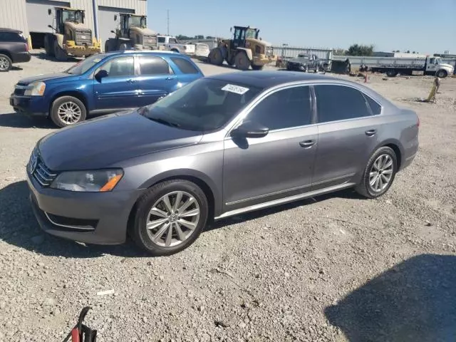 2012 Volkswagen Passat SEL