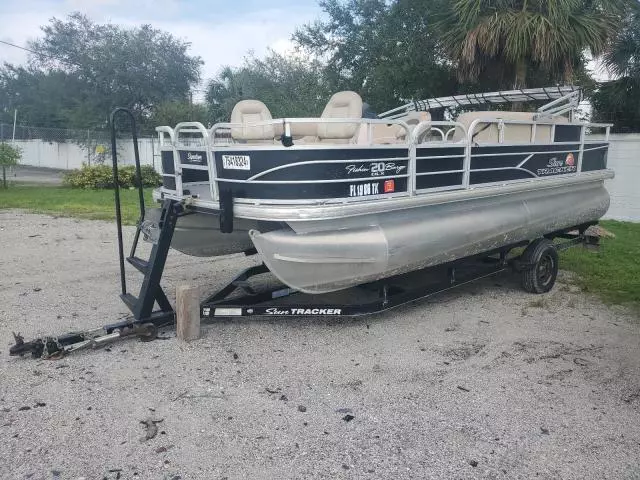 2016 Suntracker Fish Barge