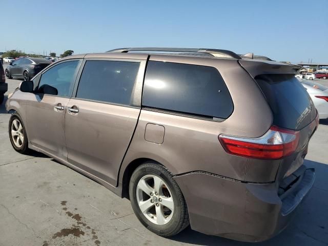 2019 Toyota Sienna LE