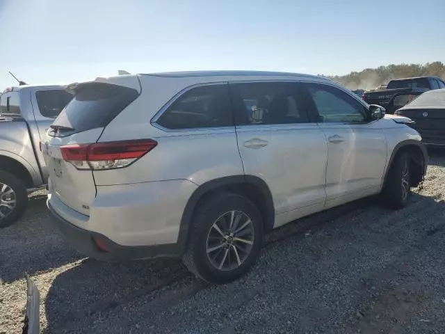 2017 Toyota Highlander SE