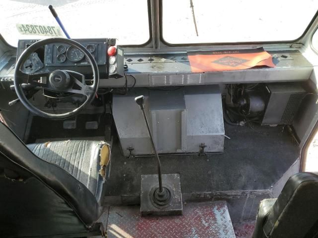 2001 Freightliner Chassis M Line WALK-IN Van