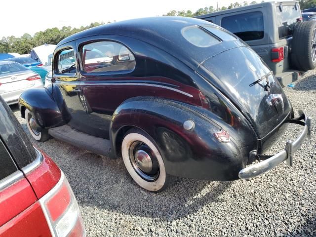 1940 Ford Sedan