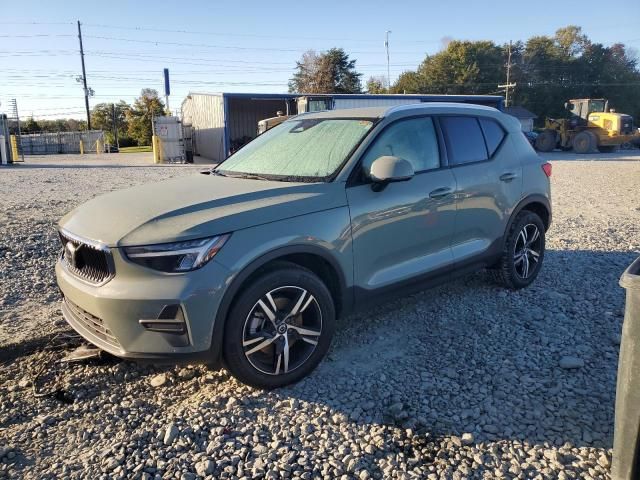 2023 Volvo XC40 Core