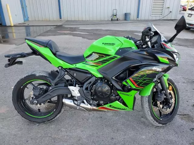 2024 Kawasaki EX650 P