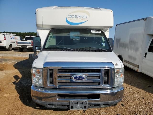 2014 Ford Econoline E350 Super Duty Cutaway Van