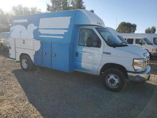 2015 Ford Econoline E450 Super Duty Cutaway Van