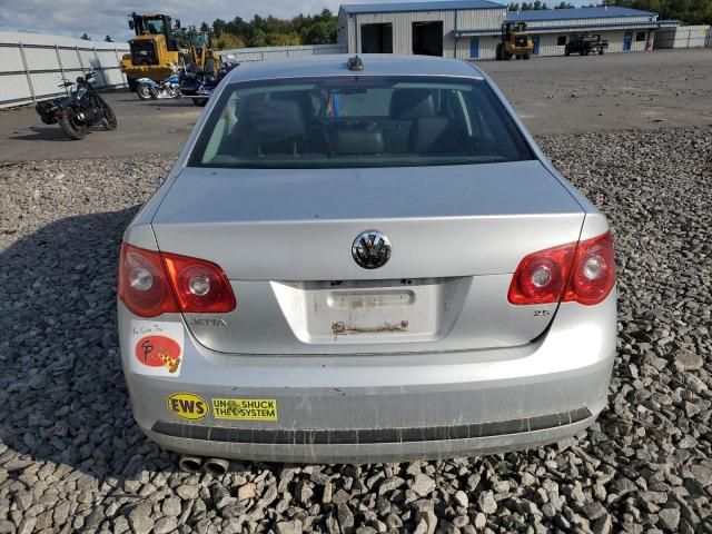 2005 Volkswagen New Jetta 2.5L Option Package 2