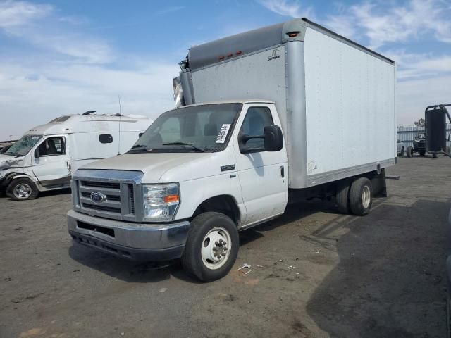 2016 Ford Econoline E350 Super Duty Cutaway Van