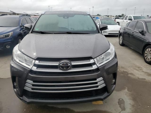 2017 Toyota Highlander SE