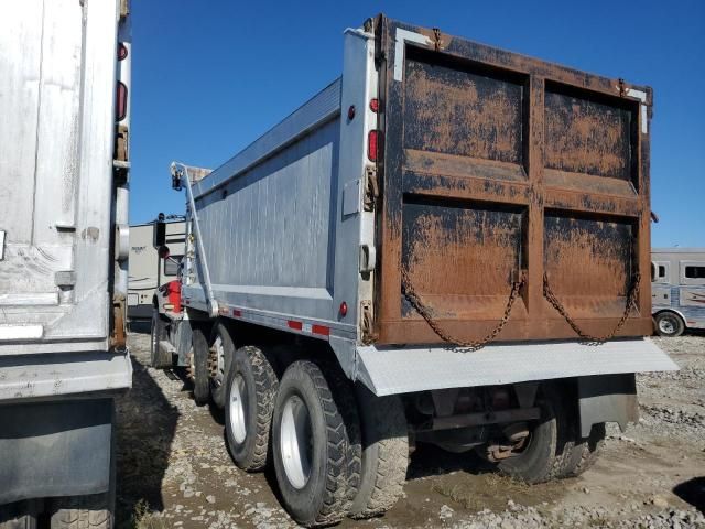 2015 Mack 700 GU700