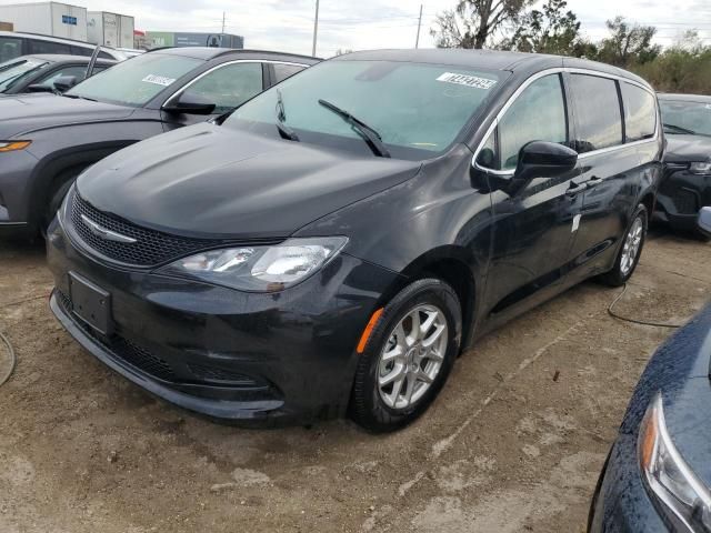 2024 Chrysler Voyager LX