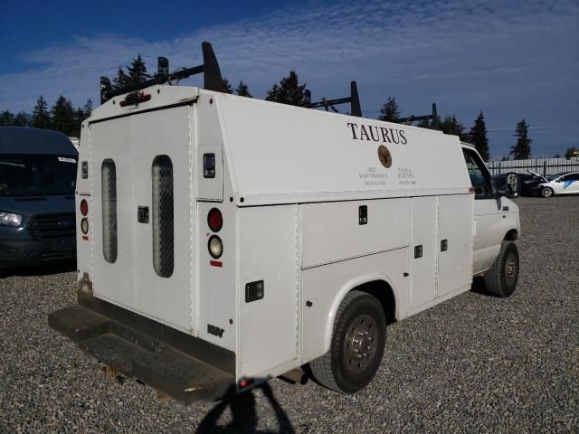 2011 Ford Econoline E350 Super Duty Cutaway Van