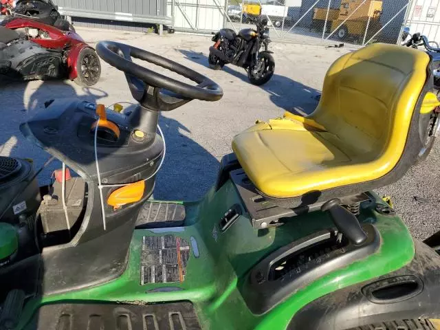 2015 John Deere Lawnmower